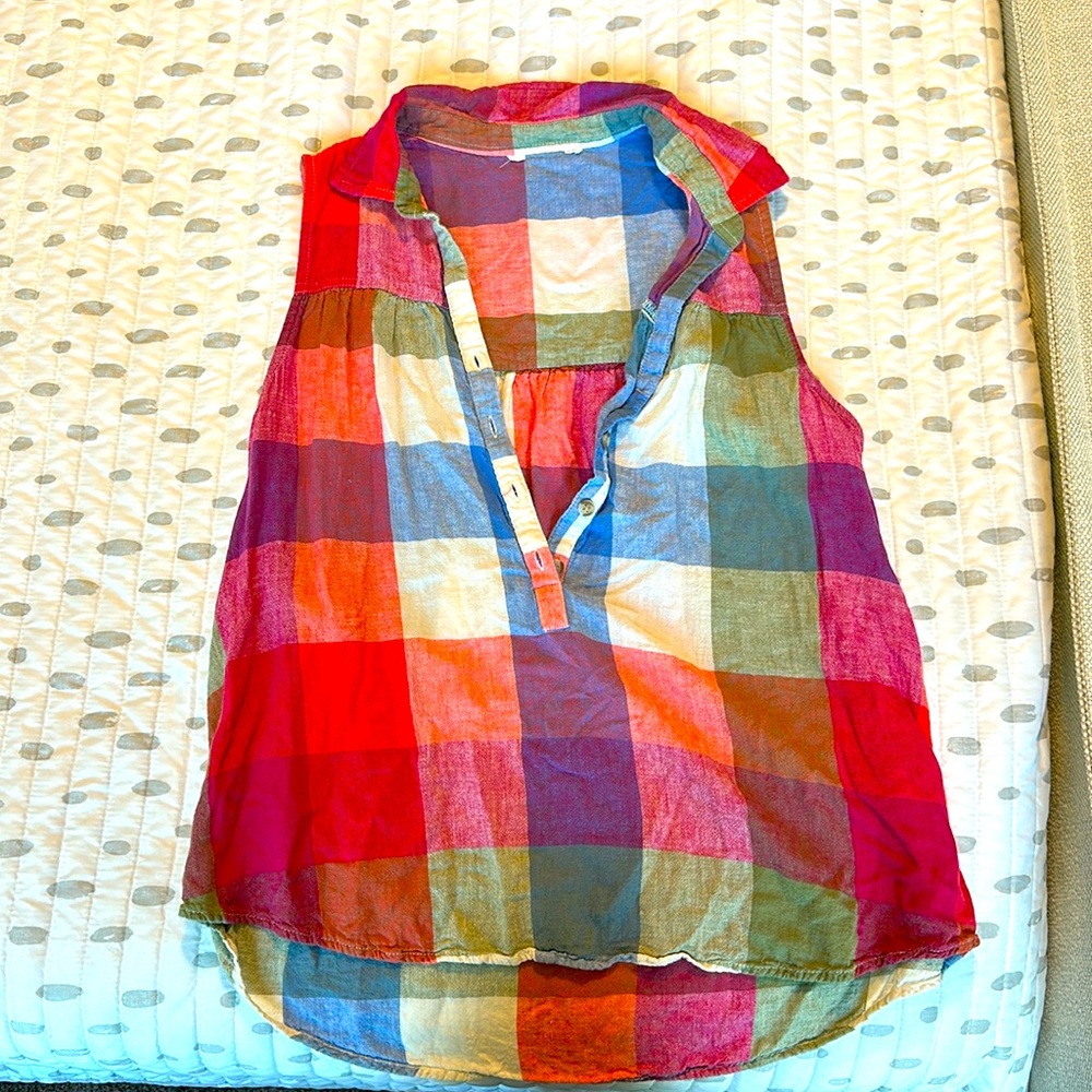 Sleeveless Linen Collared Top
